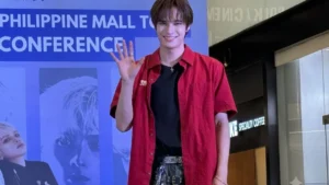 K-Pop singer Jay Chang looking emotional and waving warmly to fans at the Manila airport.