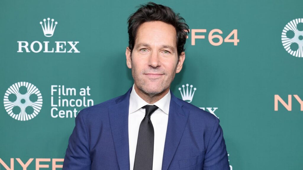 Paul Rudd Checks Out Art of Play Shop After Kelly Clarkson Controversy